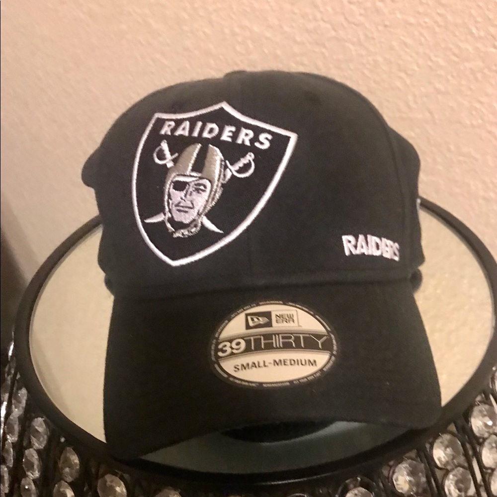 NWT Raiders fitted cap hat
